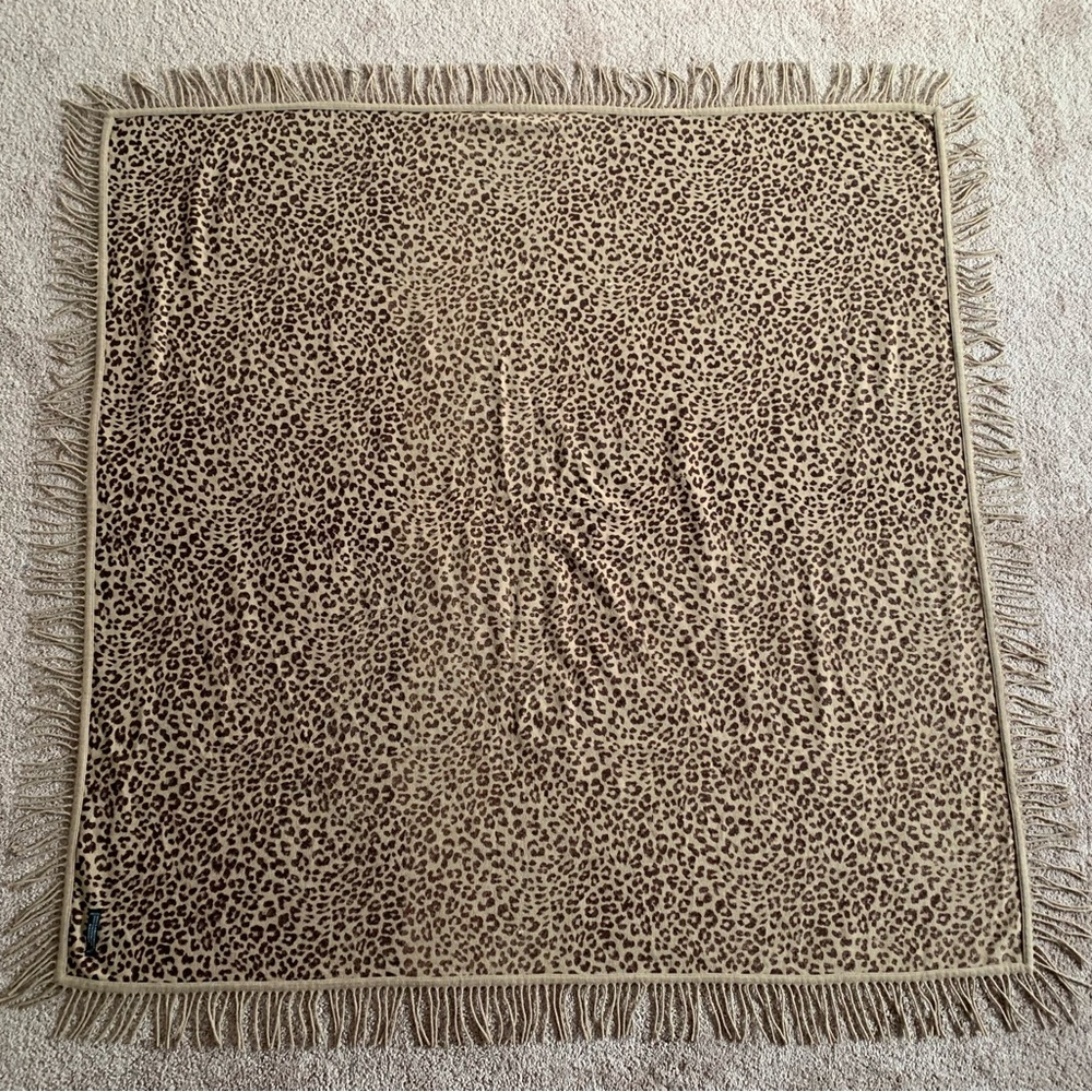 Leopard Inspired Fringed Tapestry Made In Italy - Picture 4 of 10